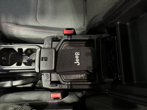 Used 2025 Jeep Gladiator Rubicon w/ Convenience Group image 31