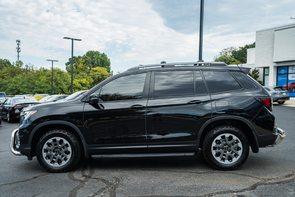 Certified 2025 Honda Passport TrailSport image 4