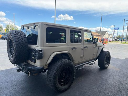 Used 2022 Jeep Wrangler Unlimited Rubicon w/ Cold Weather Group AWD/4WD image 23