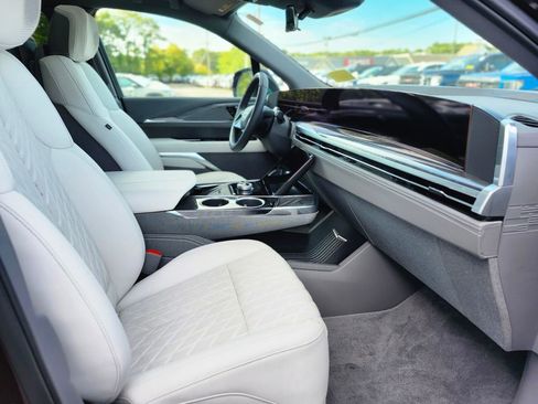 Used 2025 Cadillac Escalade IQ Luxury 1 w/ LPO, Radiant Package image 9