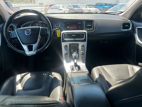 Used 2018 Volvo V60 T5 Cross Country w/ Convenience Package AWD/4WD image 12