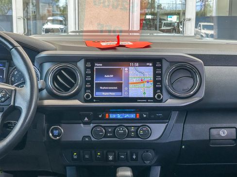 Used 2020 Toyota Tacoma TRD Sport w/ Technology Package RWD image 13