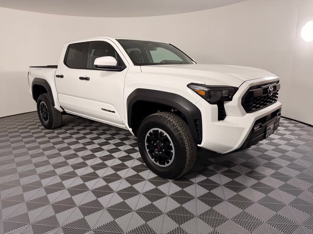 Certified 2025 Toyota Tacoma TRD Off-Road AWD/4WD image 5