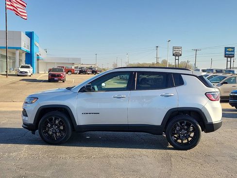 Used 2025 Jeep Compass Latitude w/ Altitude Special Edition image 3