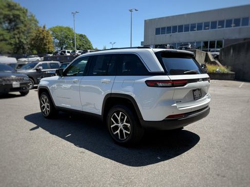 Used 2023 Jeep Grand Cherokee Limited AWD/4WD image 12