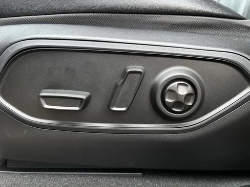 Used 2023 Jeep Grand Cherokee Limited w/ Luxury Tech Group II image 24