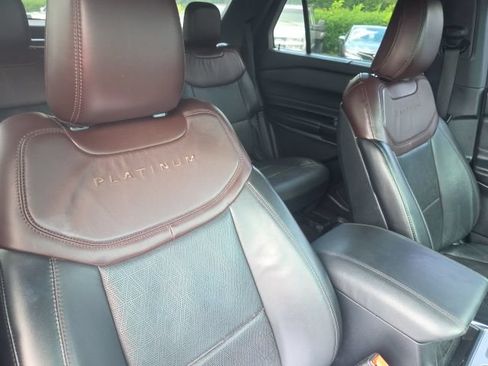 Used 2020 Ford Explorer Platinum w/ Premium Technology Package AWD/4WD image 14