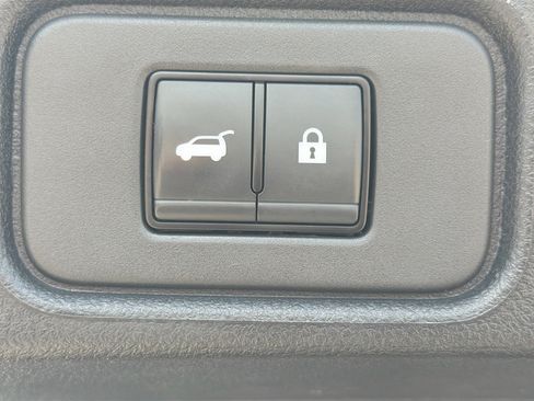 Used 2025 Nissan Pathfinder SV AWD/4WD image 30