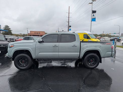 Used 2022 Toyota Tacoma TRD Sport AWD/4WD image 9