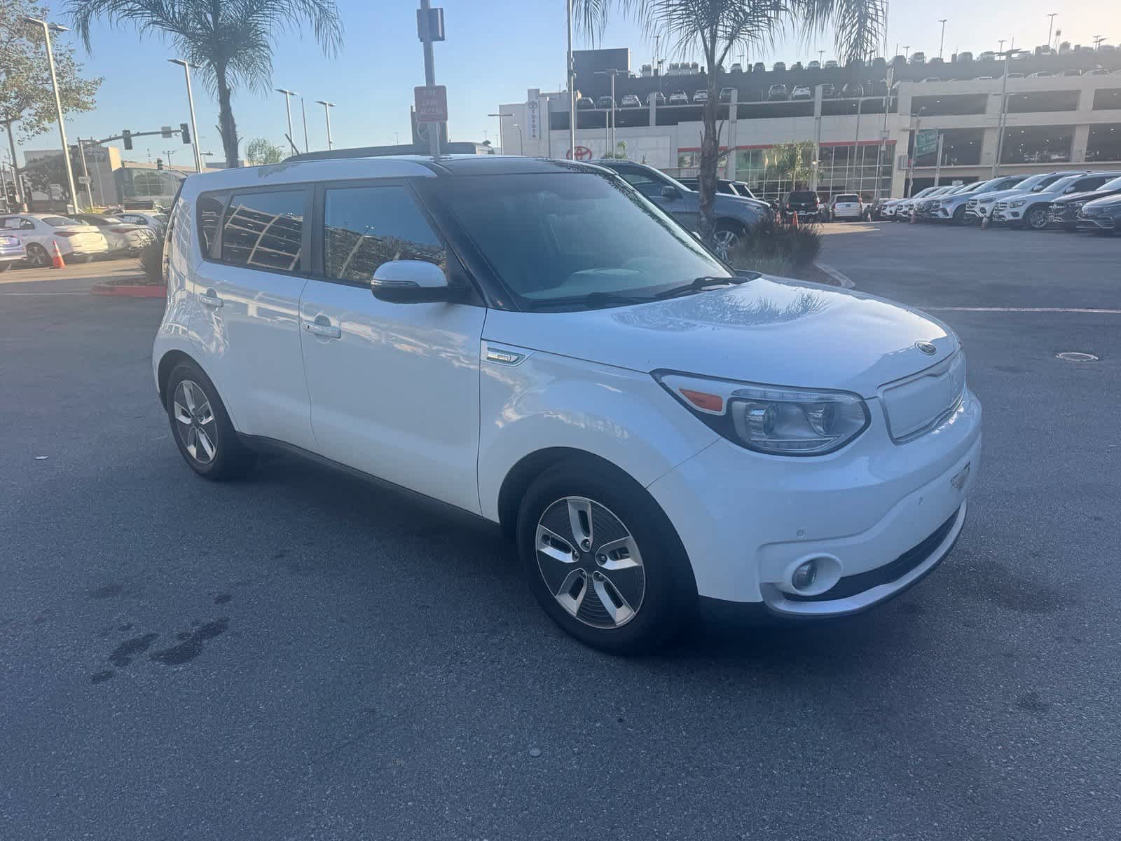 Used 2017 Kia Soul EV + w/ Sun & Fun Package FWD image 2