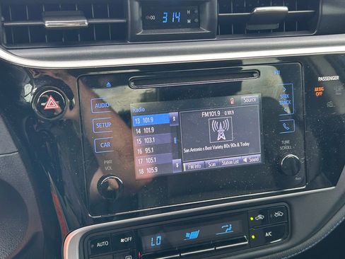 Used 2017 Toyota Corolla SE FWD image 26