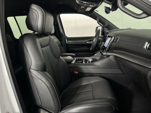 Used 2023 Jeep Wagoneer L Series III w/ Preferred Equipment Group image 24