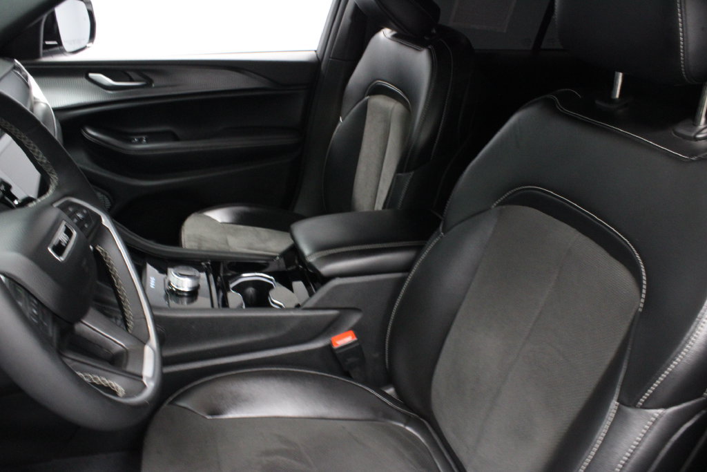 Used 2023 Jeep Grand Cherokee Altitude AWD/4WD image 23