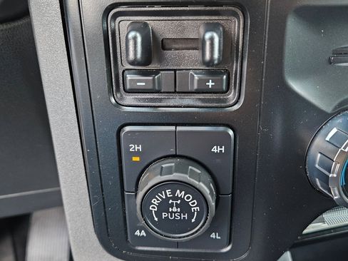 Used 2023 Ford F150 Lariat w/ Trailer Tow Package image 28