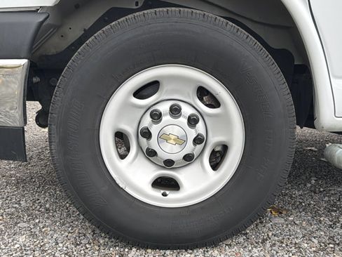 Used 2024 Chevrolet Express 2500 w/ Driver Convenience Package image 25