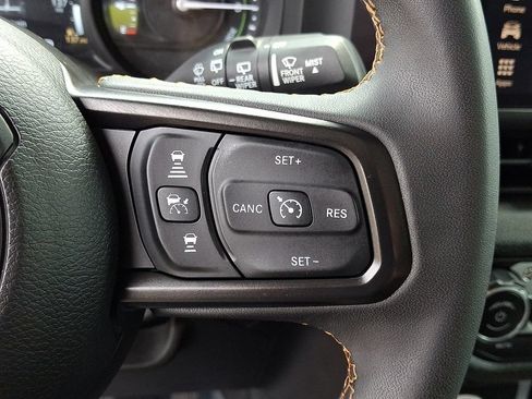 Used 2024 Jeep Wrangler Unlimited AWD/4WD image 21