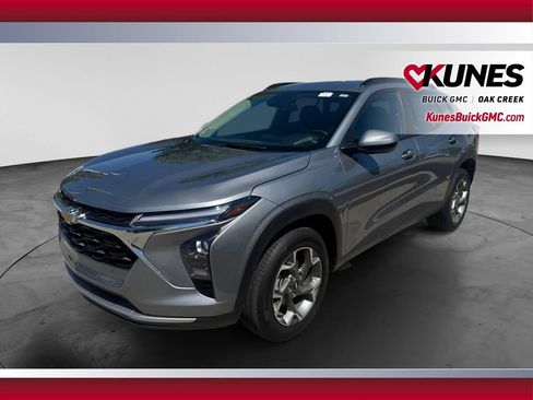 Used 2025 Chevrolet Trax LT w/ LT Convenience Package FWD image 5