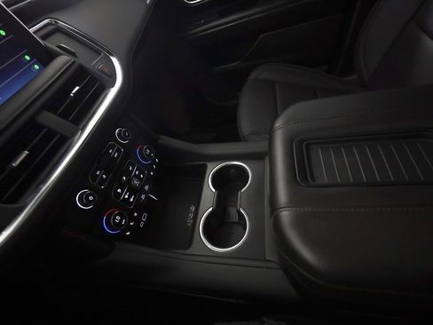 Used 2024 Chevrolet Suburban High Country w/ Advanced Technology Package image 40