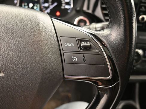 Used 2016 Mitsubishi Outlander SEL image 23