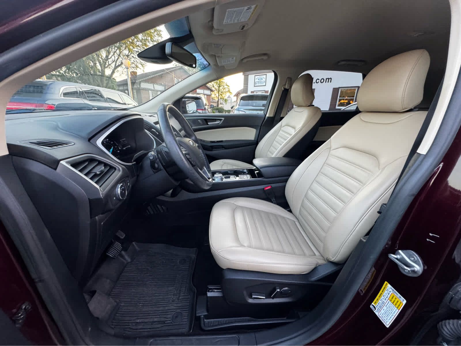 Used 2019 Ford Edge SEL w/ Equipment Group 201A AWD/4WD image 2