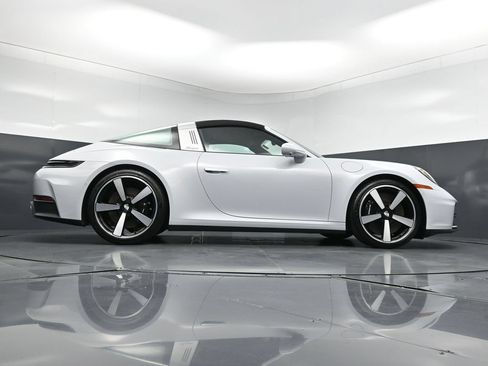 Certified 2026 Porsche 911 Targa 4S AWD/4WD image 28