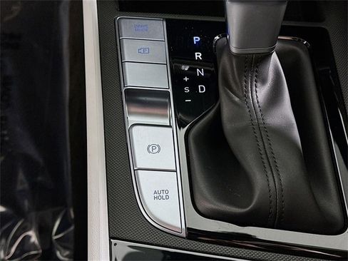 Used 2023 Hyundai Elantra Limited image 19