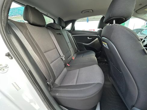 Used 2017 Hyundai Elantra GT FWD image 18
