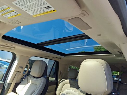 Used 2024 Lincoln Navigator L Reserve AWD/4WD image 18