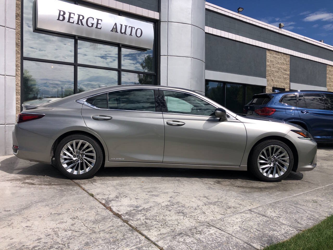 Used 2021 Lexus ES 300h w/ Accessory Package 2 FWD image 6
