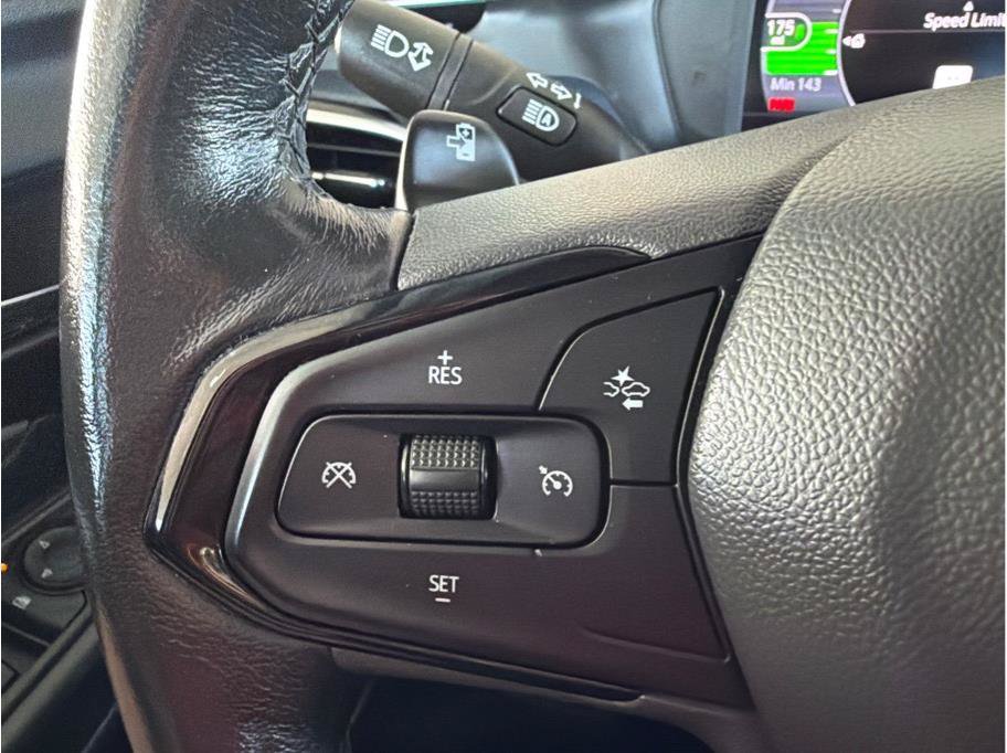 Used 2022 Chevrolet Bolt EUV Premier w/ Sun & Sound Package FWD image 18