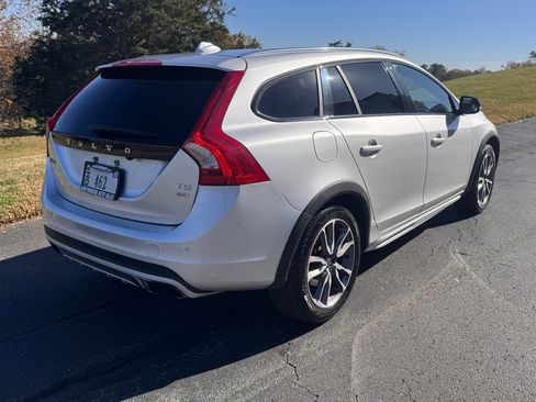 Used 2016 Volvo V60 T5 Cross Country w/ Convenience Package image 25