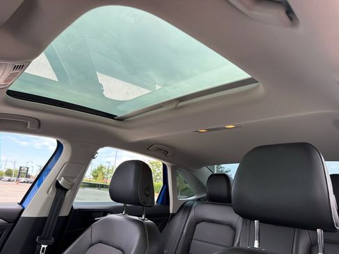 Certified 2024 Volkswagen Jetta SE w/ Panoramic Sunroof Package FWD image 19