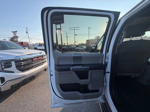 Used 2019 Ford F150 XLT w/ Equipment Group 302A Luxury AWD/4WD image 13