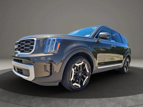 Used 2025 Kia Telluride S FWD image 2