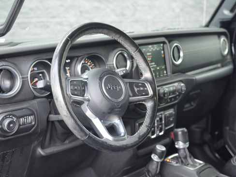 Used 2020 Jeep Wrangler Unlimited Sahara AWD/4WD image 4