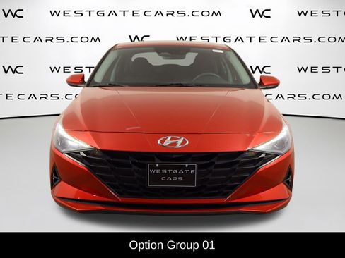 Used 2021 Hyundai Elantra SE image 2