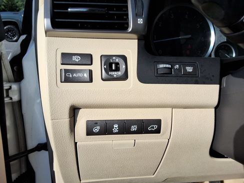 Used 2013 Lexus LX 570 4WD w/ Luxury Pkg image 42