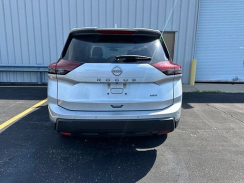 Used 2025 Nissan Rogue SV AWD/4WD image 11