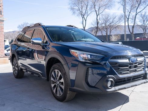 Used 2023 Subaru Outback Touring AWD/4WD image 11