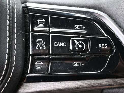 Used 2023 Jeep Grand Cherokee Overland AWD/4WD image 33