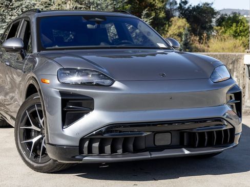 New 2026 Porsche Cayenne Turbo AWD/4WD image 9