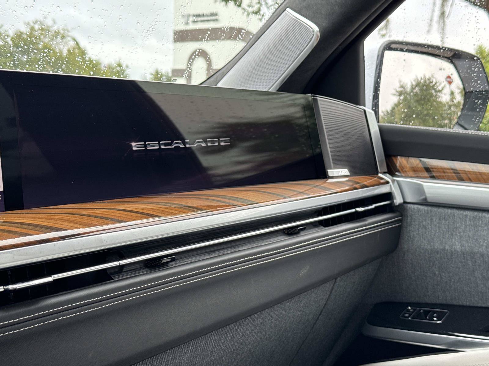 Certified 2026 Cadillac Escalade ESV Platinum Sport w/ LPO, ONYX Package AWD/4WD image 24