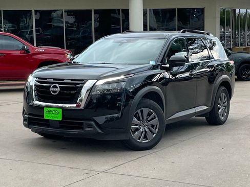 Used 2024 Nissan Pathfinder SV FWD image 10