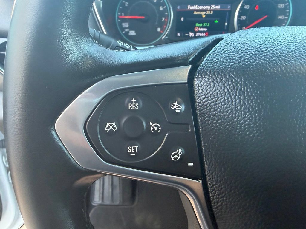 Used 2023 Chevrolet Traverse LT FWD image 16