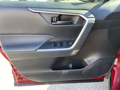 Used 2025 Toyota RAV4 LE image 13