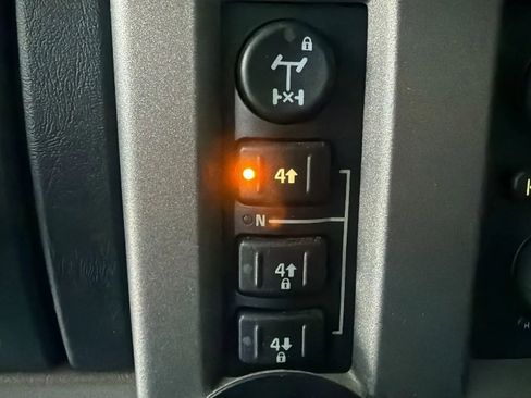 Used 2003 HUMMER H2 w/ Preferred Equipment Group image 23