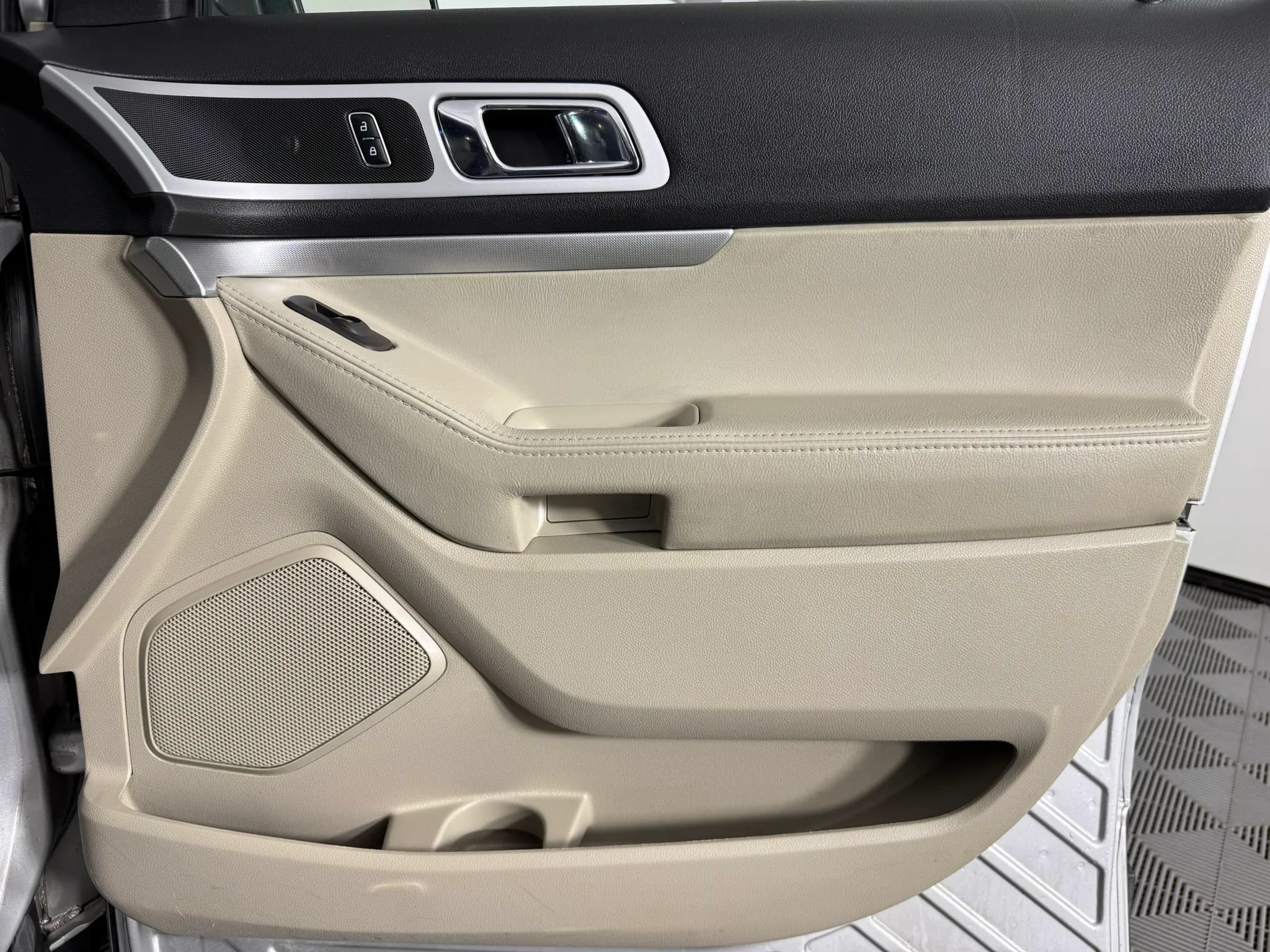 Used 2014 Ford Explorer Limited w/ Equipment Group 302A FWD image 45