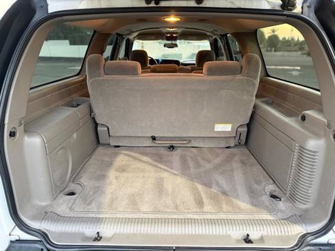 Used 2006 Chevrolet Suburban LS w/ Smart Select Package RWD image 20