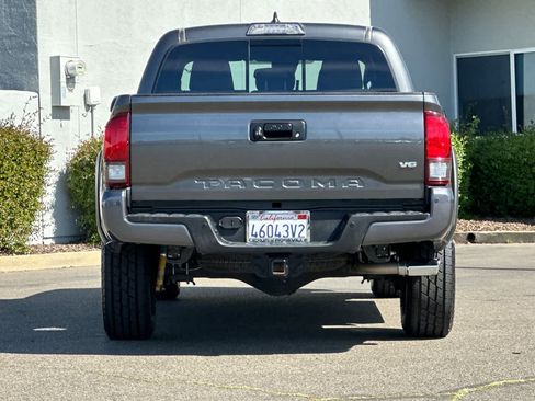 Used 2019 Toyota Tacoma TRD Off-Road w/ Technology Package image 8