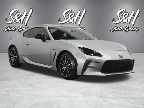 Used 2023 Toyota GR86 w/ ALL Weather Mat Package (TMS) RWD image 2
